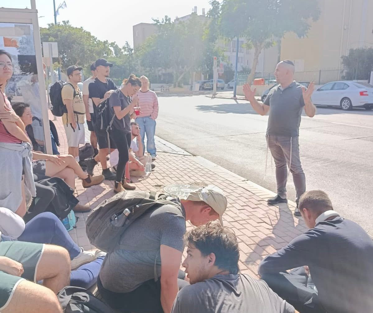 ׳עדות אישית׳ בתחנת המשטרה לחניכי מכינת קד״צ ביחד